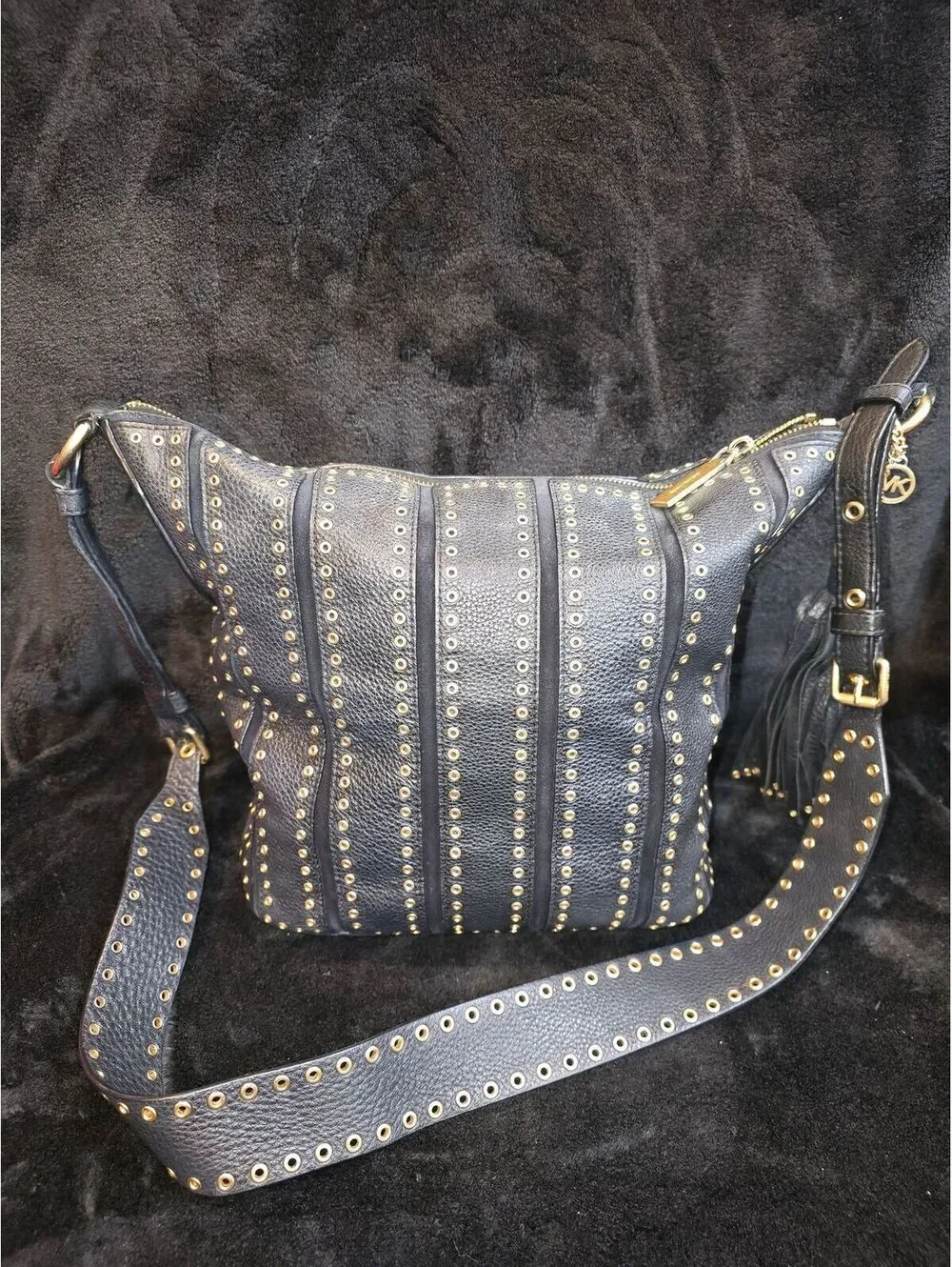 146. Michael Kors Brooklyn Grommet Leather Convertible Hobo Bag / Feed Bag